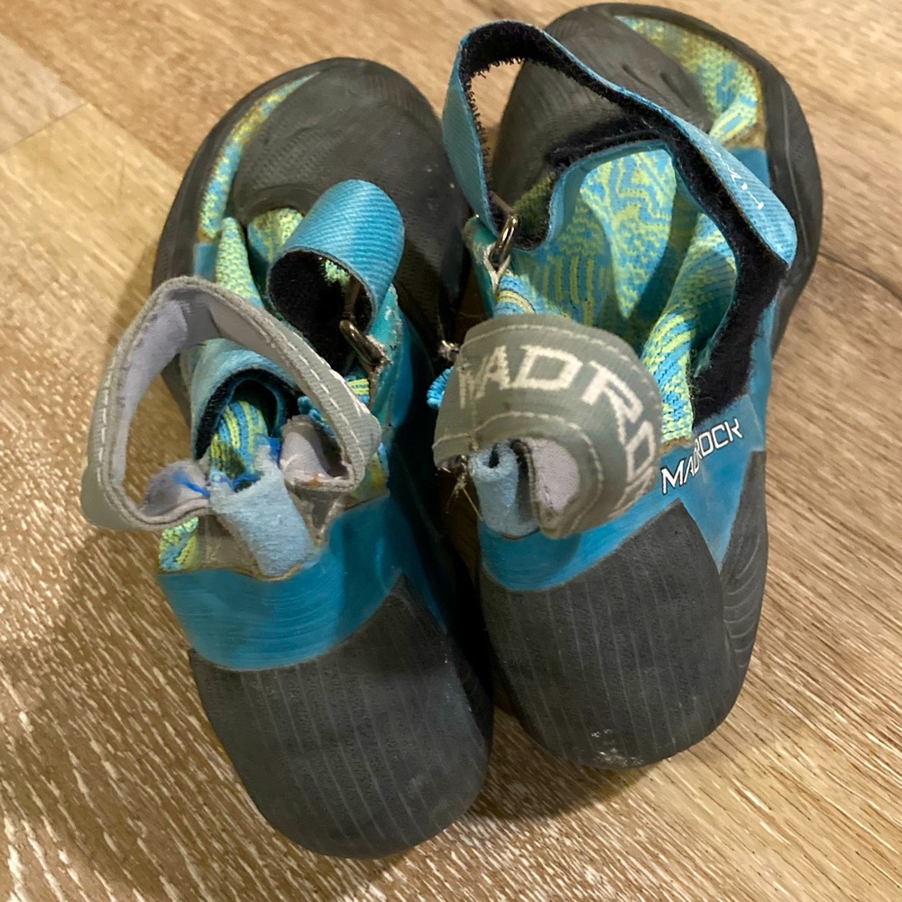 Soft, Aggressive Climbing Shoes - image 3